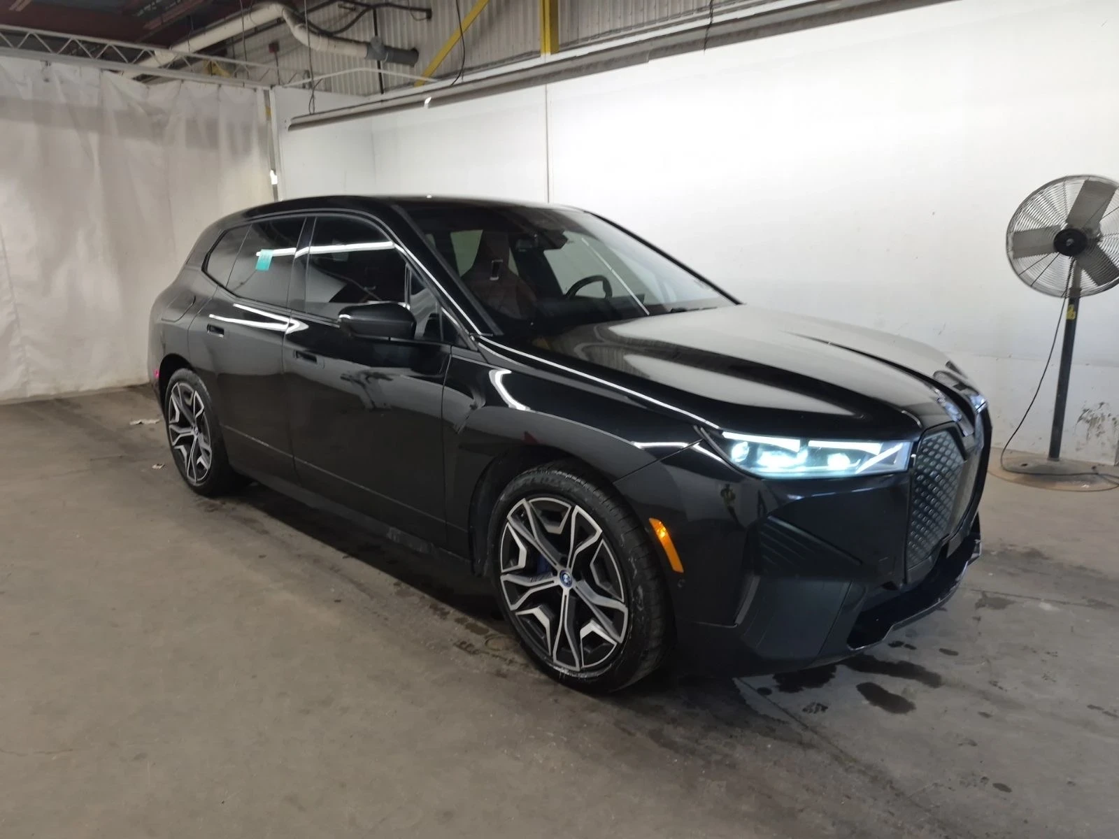 BMW iX M-pkg* 360* Pano* Hud* H&K* Distronic* Soft-close*, снимка 2 - Автомобили и джипове - 55060770
