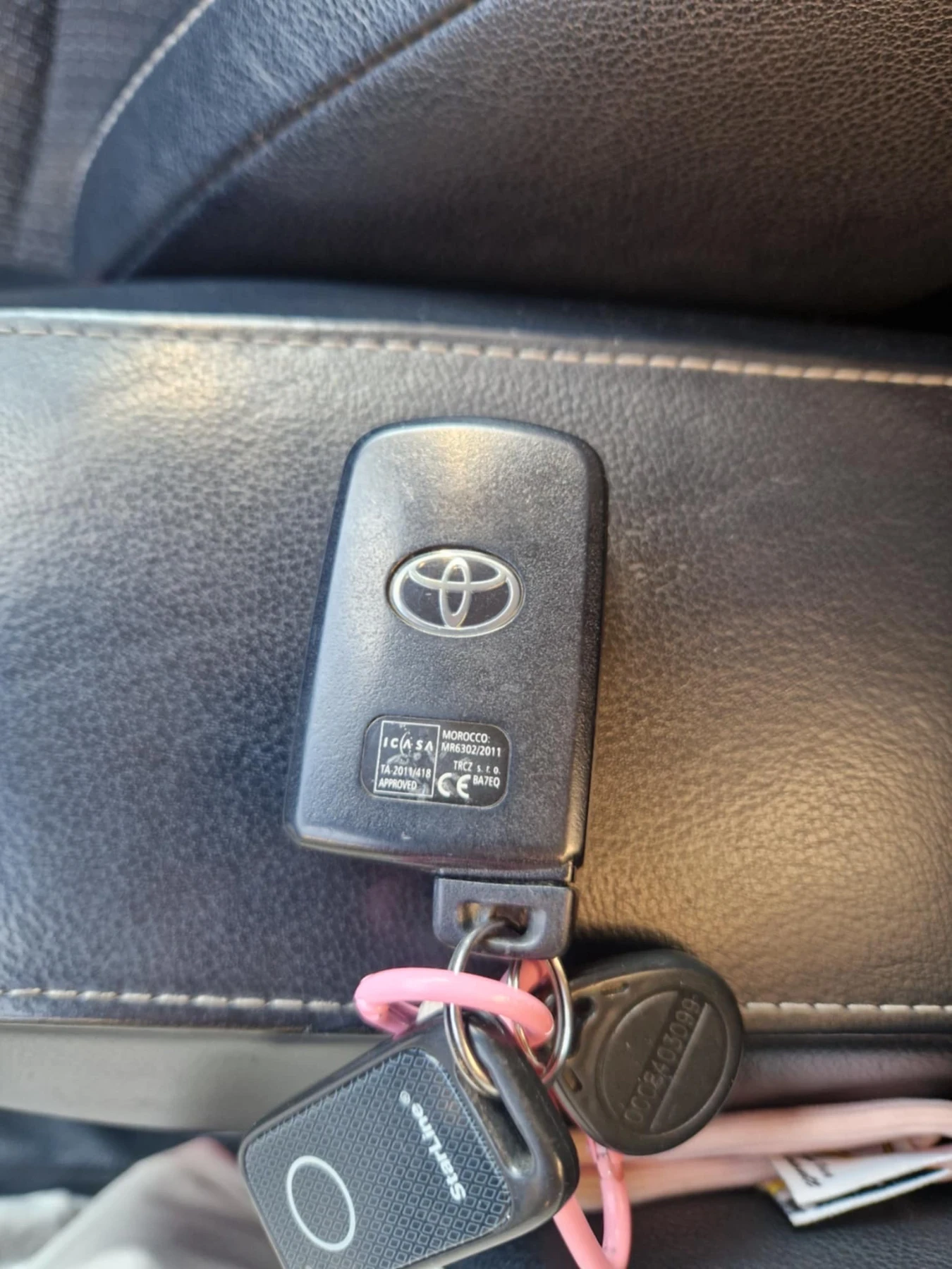 Toyota Auris, снимка 14 - Автомобили и джипове - 55332196
