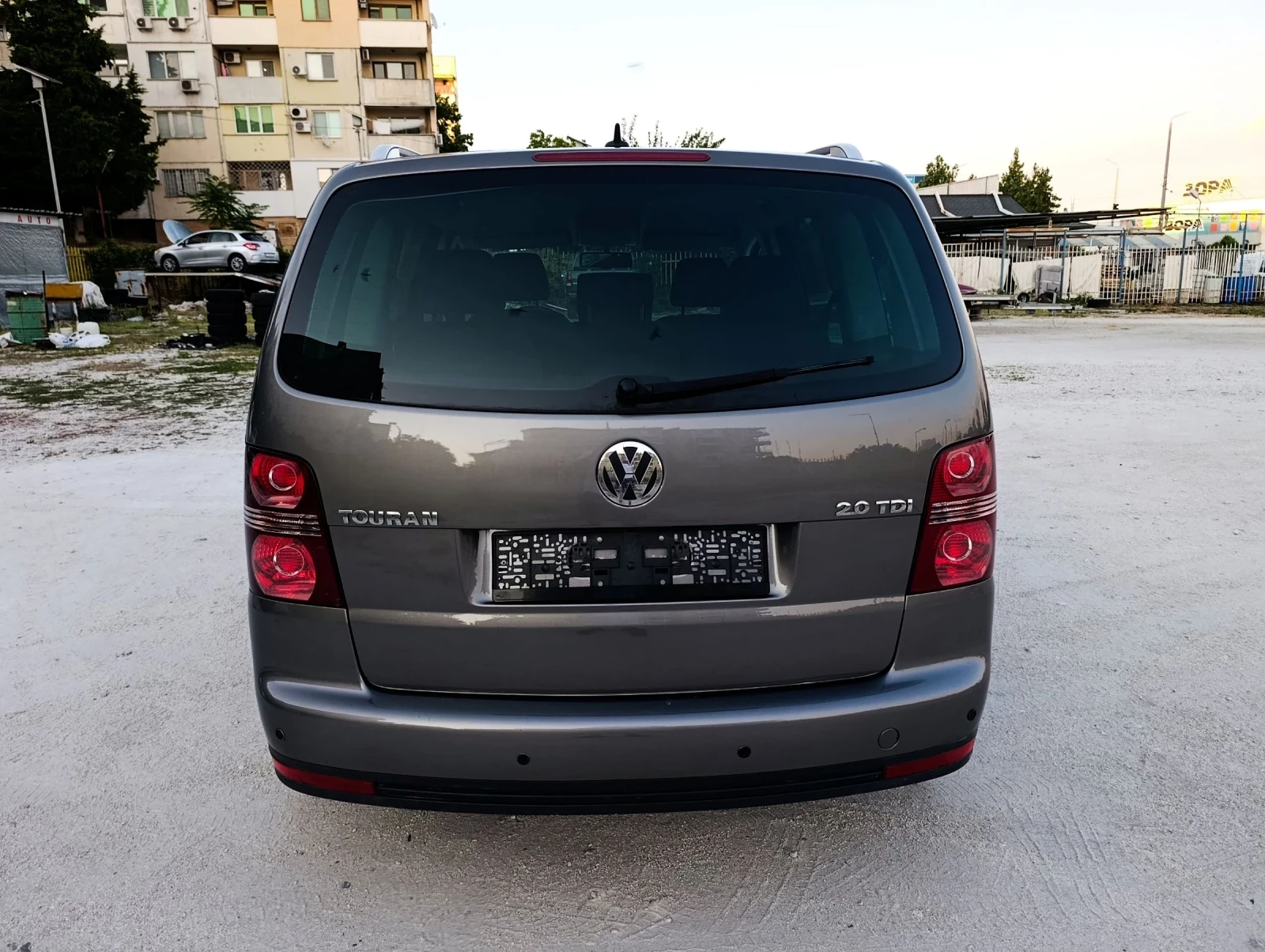 VW Touran 2.0 TDI, снимка 6 - Автомобили и джипове - 55666784