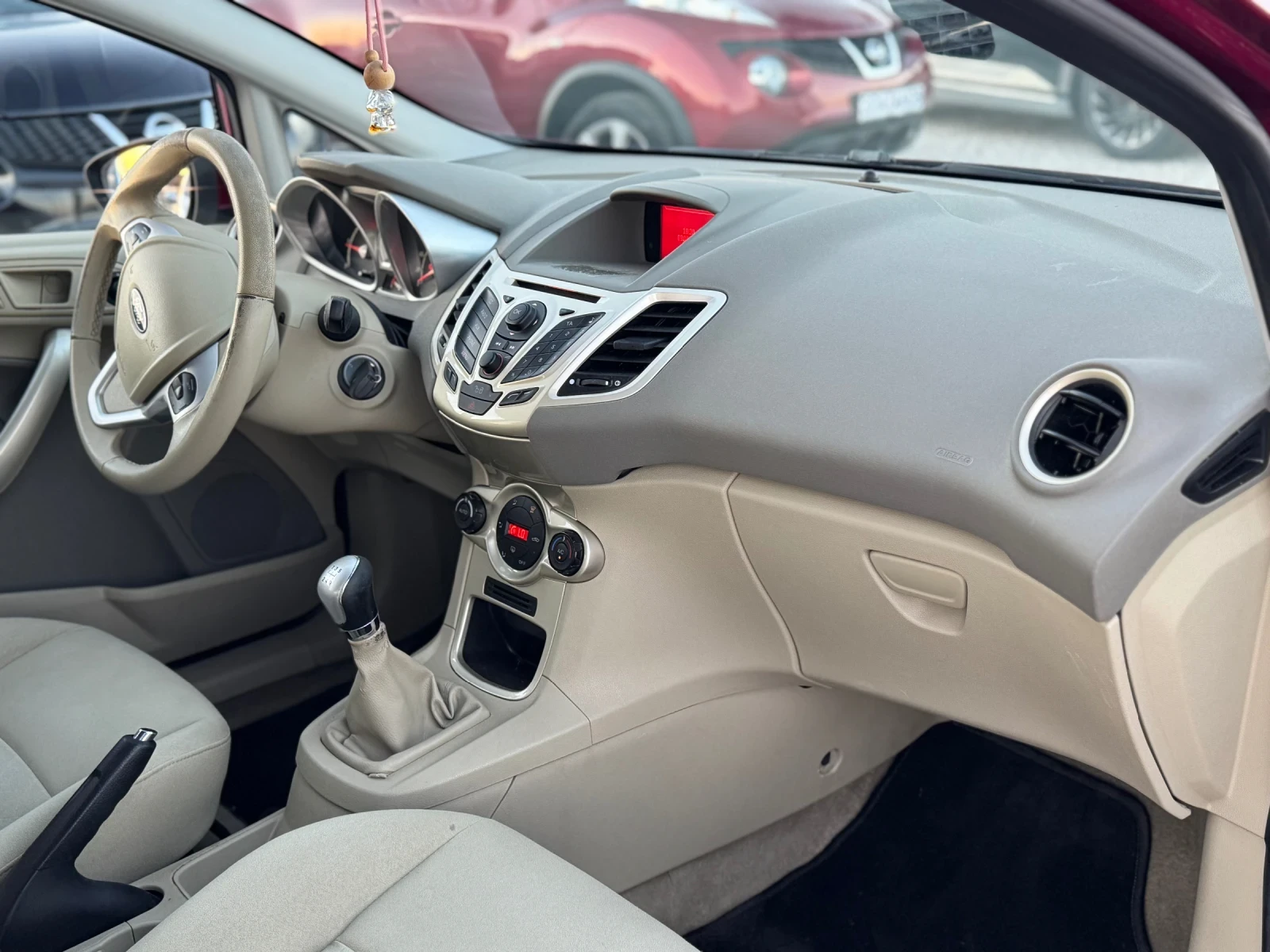 Ford Fiesta 1.6 , снимка 14 - Автомобили и джипове - 56011347