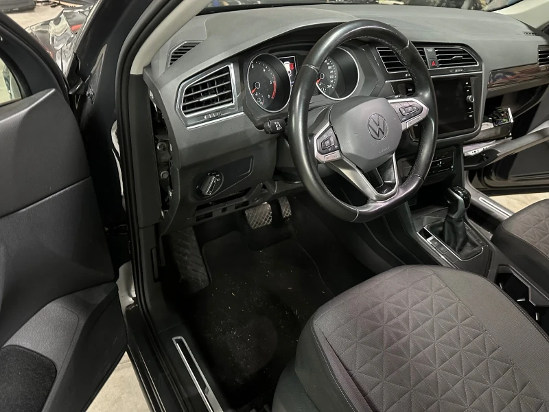 VW Tiguan 2.0 tdi, снимка 8 - Автомобили и джипове - 48397201