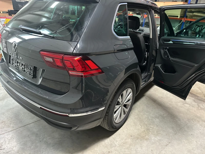 VW Tiguan 2.0 tdi, снимка 5 - Автомобили и джипове - 48397201