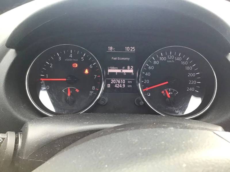 Nissan Qashqai 2.0 i-NAVI, снимка 8 - Автомобили и джипове - 53132297