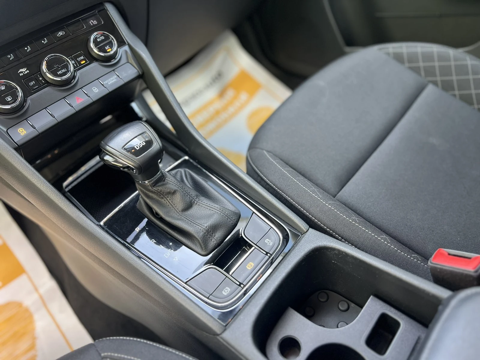 Skoda Karoq Facelift 1.6 TDI / 115 �.�. / DSG / Executive | Mobile.bg � ����������� 17