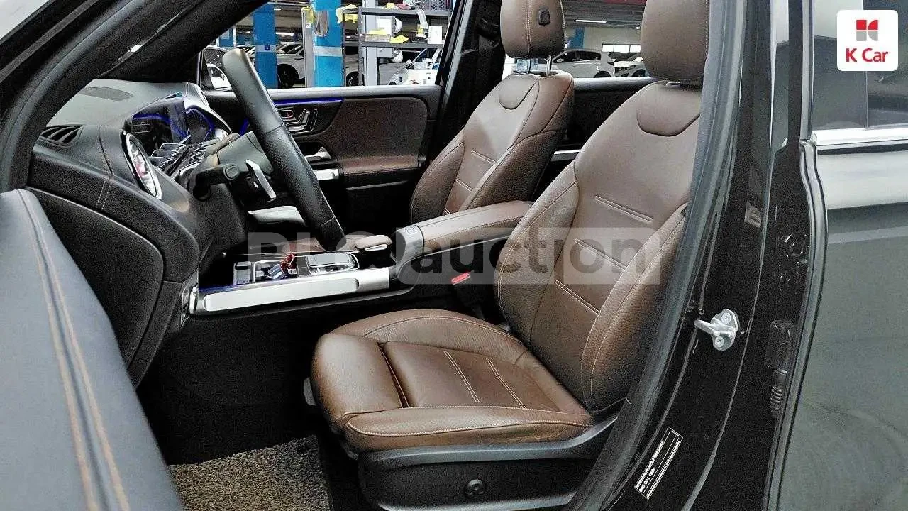Mercedes-Benz GLB 250 4MATIC| DISTRONIC| КАМЕРА| ПОДГРЕВ| ПАНОРАМА, снимка 5 - Автомобили и джипове - 54688964