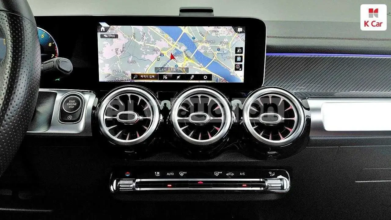 Mercedes-Benz GLB 250 4MATIC| DISTRONIC| КАМЕРА| ПОДГРЕВ| ПАНОРАМА, снимка 7 - Автомобили и джипове - 54688964