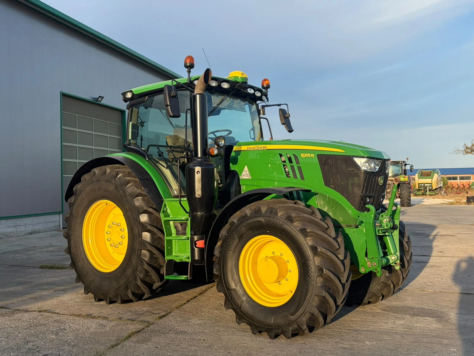 Трактор John Deere 6215R Auto Trac SF6000 лизинг с 20% вноска 
