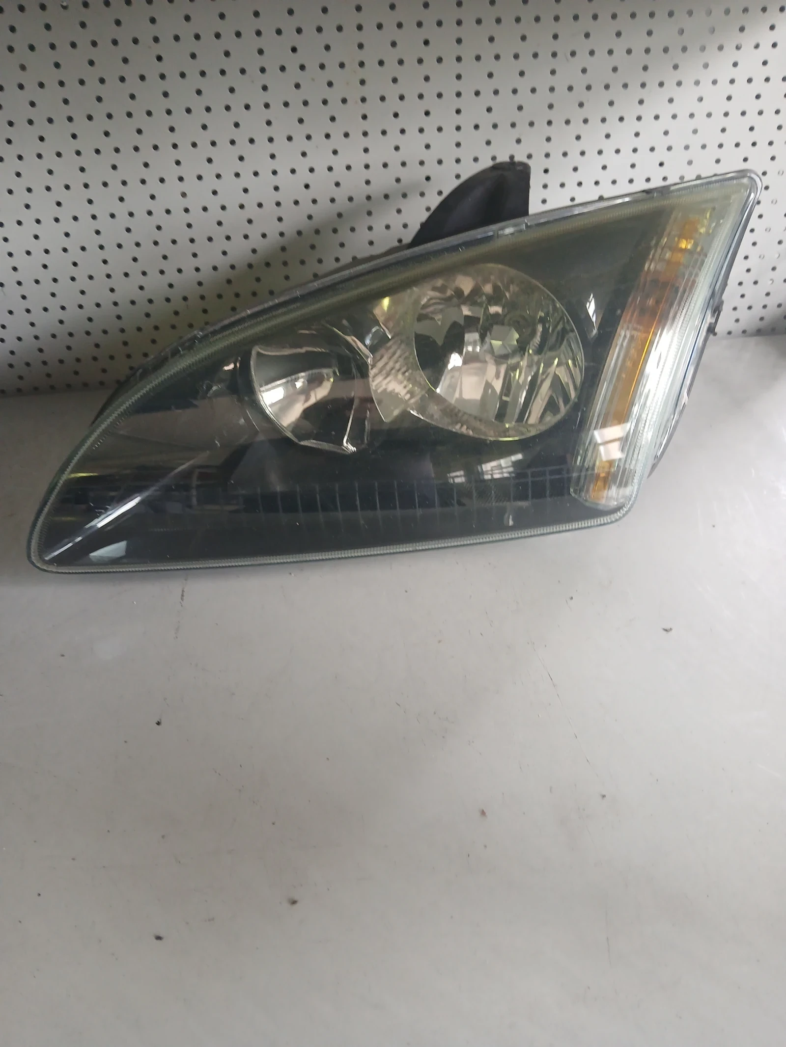 4M51 13K060-BA фар ляв Ford Focus 2006г 