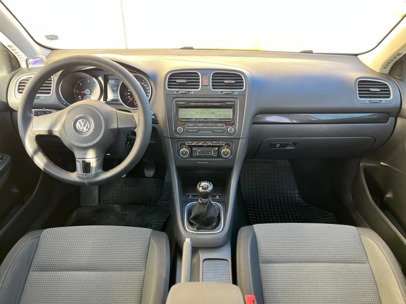 VW Golf 1.6 TDI, снимка 7 - Автомобили и джипове - 48518051