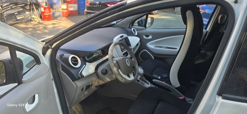 Renault Zoe, снимка 13 - Автомобили и джипове - 52251397