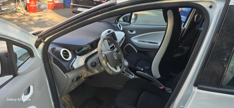 Renault Zoe, снимка 12 - Автомобили и джипове - 52251397