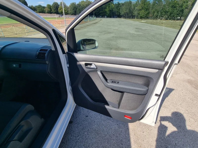 VW Touran 2.0i Метан, снимка 3 - Автомобили и джипове - 51787096