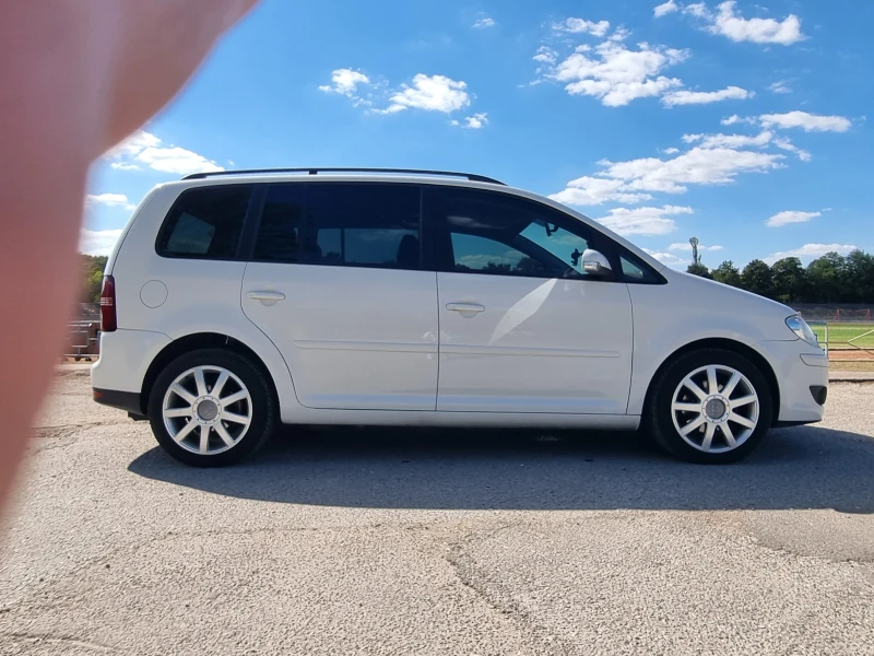 VW Touran 2.0i Метан, снимка 2 - Автомобили и джипове - 51787096