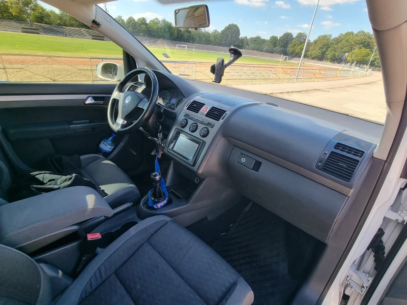 VW Touran 2.0i Метан, снимка 4 - Автомобили и джипове - 51787096