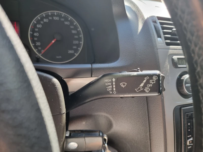 VW Touran 2.0i Метан, снимка 16 - Автомобили и джипове - 51787096