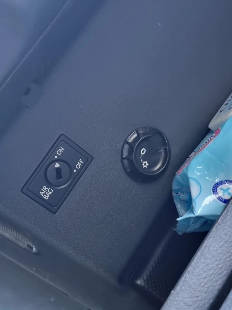 VW Touran 2.0i Метан, снимка 17 - Автомобили и джипове - 51787096