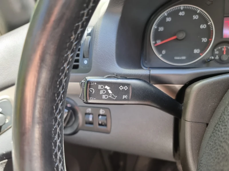 VW Touran 2.0i Метан, снимка 15 - Автомобили и джипове - 51787096