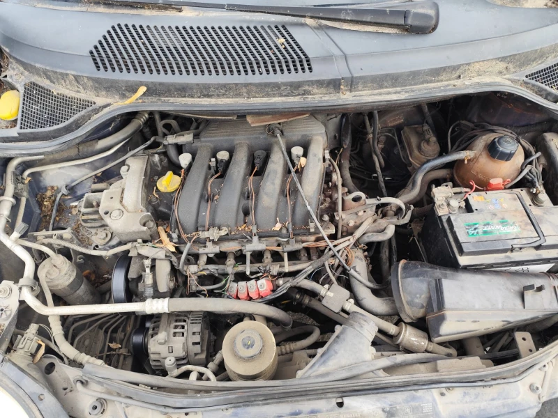 Renault Scenic 1.6, снимка 6 - Автомобили и джипове - 52006155