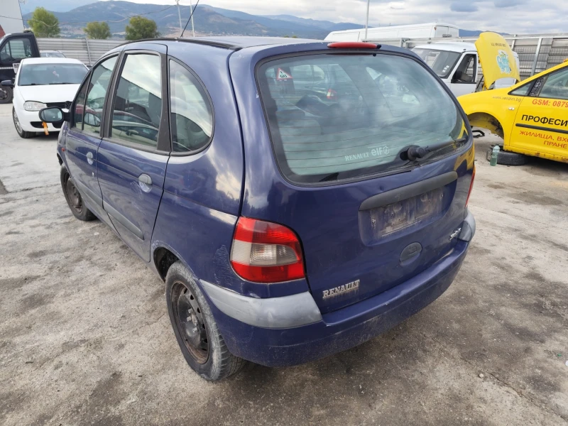 Renault Scenic 1.6, снимка 4 - Автомобили и джипове - 52006155