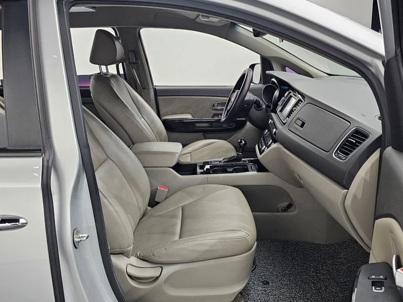 Kia Carnival 2.2 Automatic, снимка 7 - Автомобили и джипове - 55464564