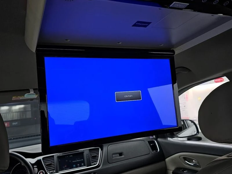 Kia Carnival 2.2 Automatic, снимка 15 - Автомобили и джипове - 55464564