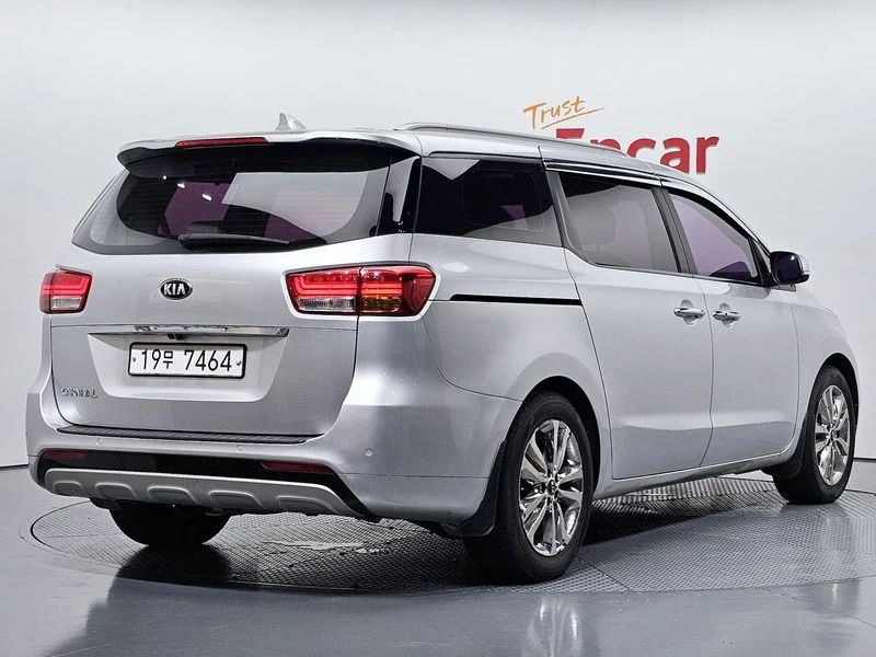 Kia Carnival 2.2 Automatic, снимка 3 - Автомобили и джипове - 55464564