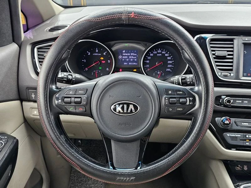 Kia Carnival 2.2 Automatic, снимка 10 - Автомобили и джипове - 55464564