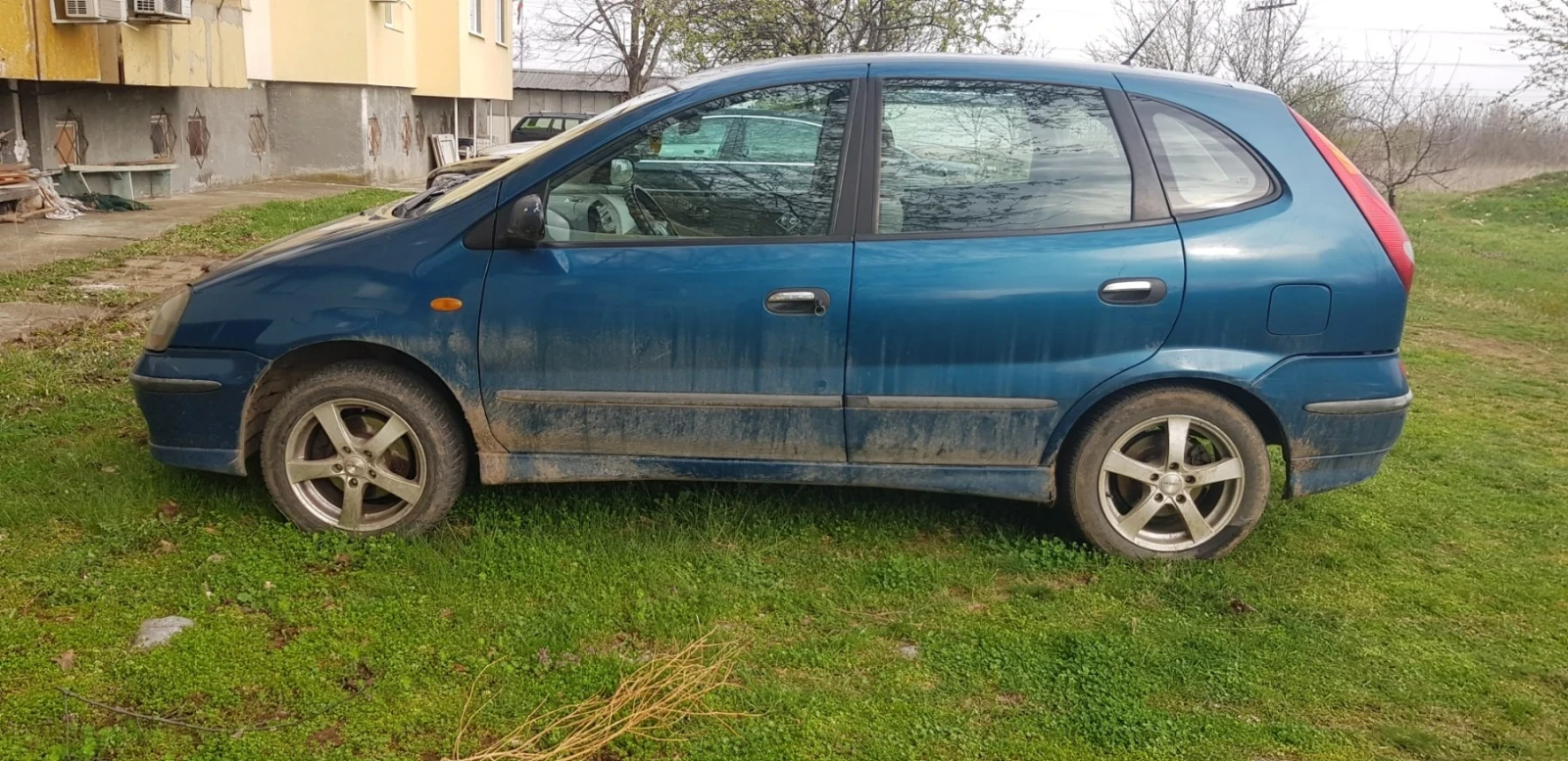 Nissan Almera tino 2.2d - изображение 3