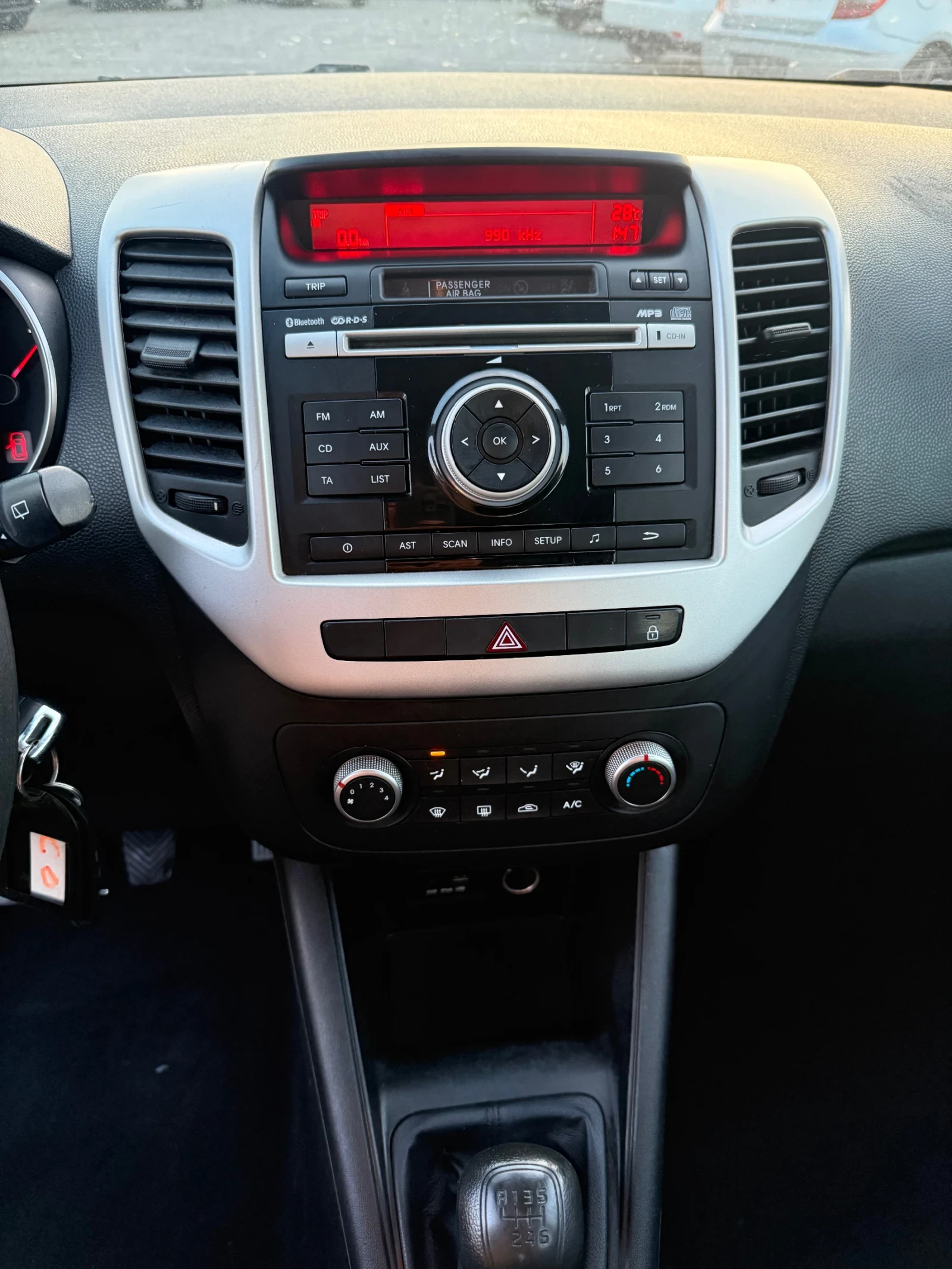 Kia Venga 1.4 CRDI - изображение 8