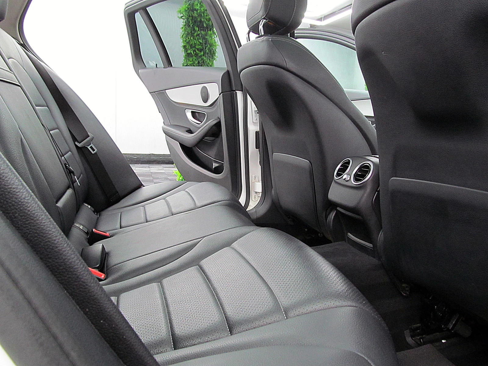 Mercedes-Benz C 220 AMG/PANORAMA/START STOP/СОБСТВЕН ЛИЗИНГ - изображение 10