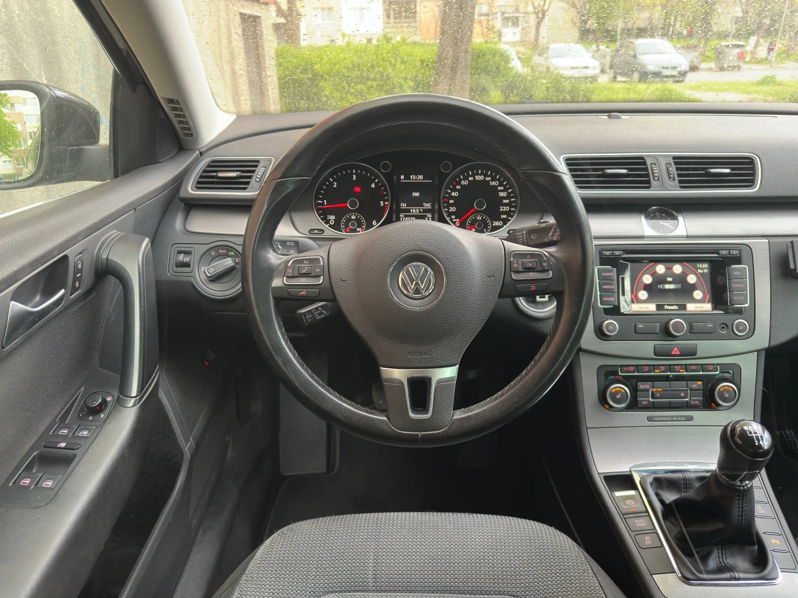 VW Passat 2.0TDI Bi-XENON/Подгреви/Автопилот/Климатроник, снимка 10 - Автомобили и джипове - 54540537
