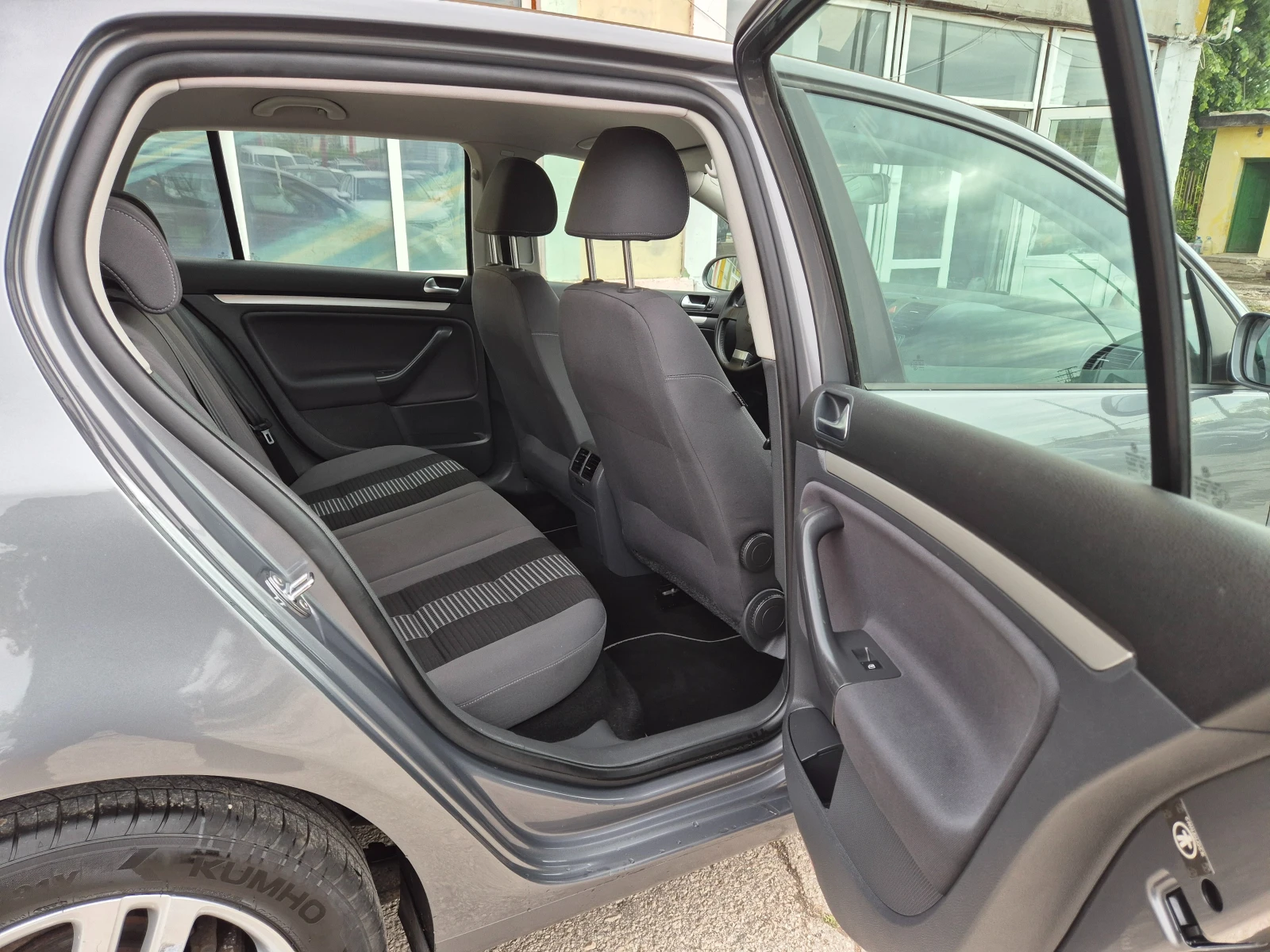 VW Golf 1.6I KLIMA ITALY УНИКАТ, снимка 9 - Автомобили и джипове - 54544052