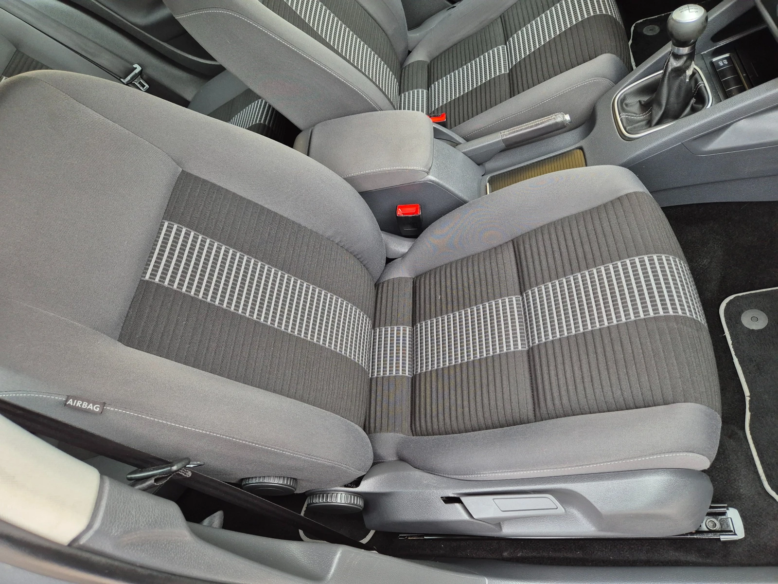 VW Golf 1.6I KLIMA ITALY УНИКАТ, снимка 12 - Автомобили и джипове - 54544052