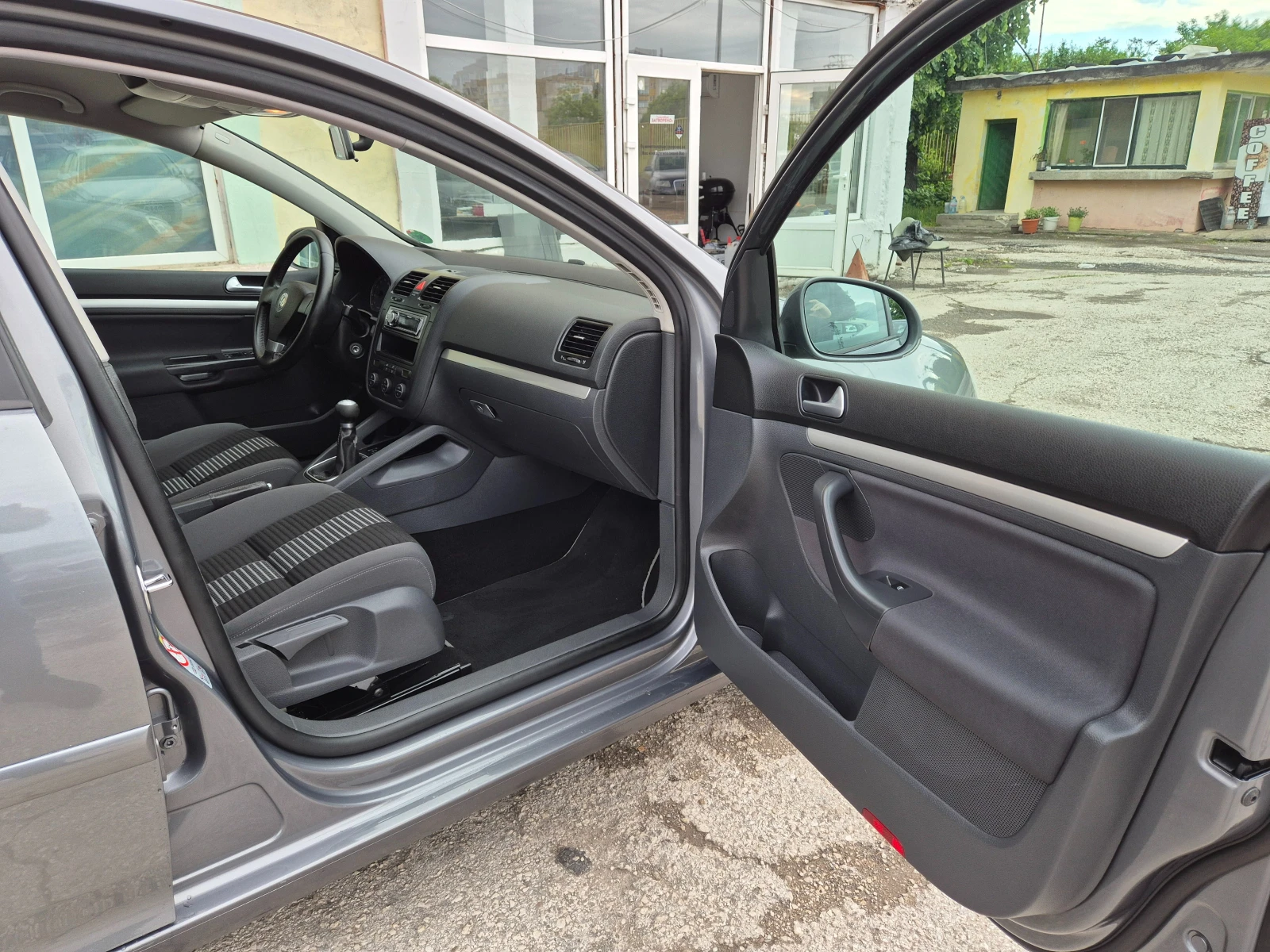 VW Golf 1.6I KLIMA ITALY УНИКАТ, снимка 10 - Автомобили и джипове - 54544052