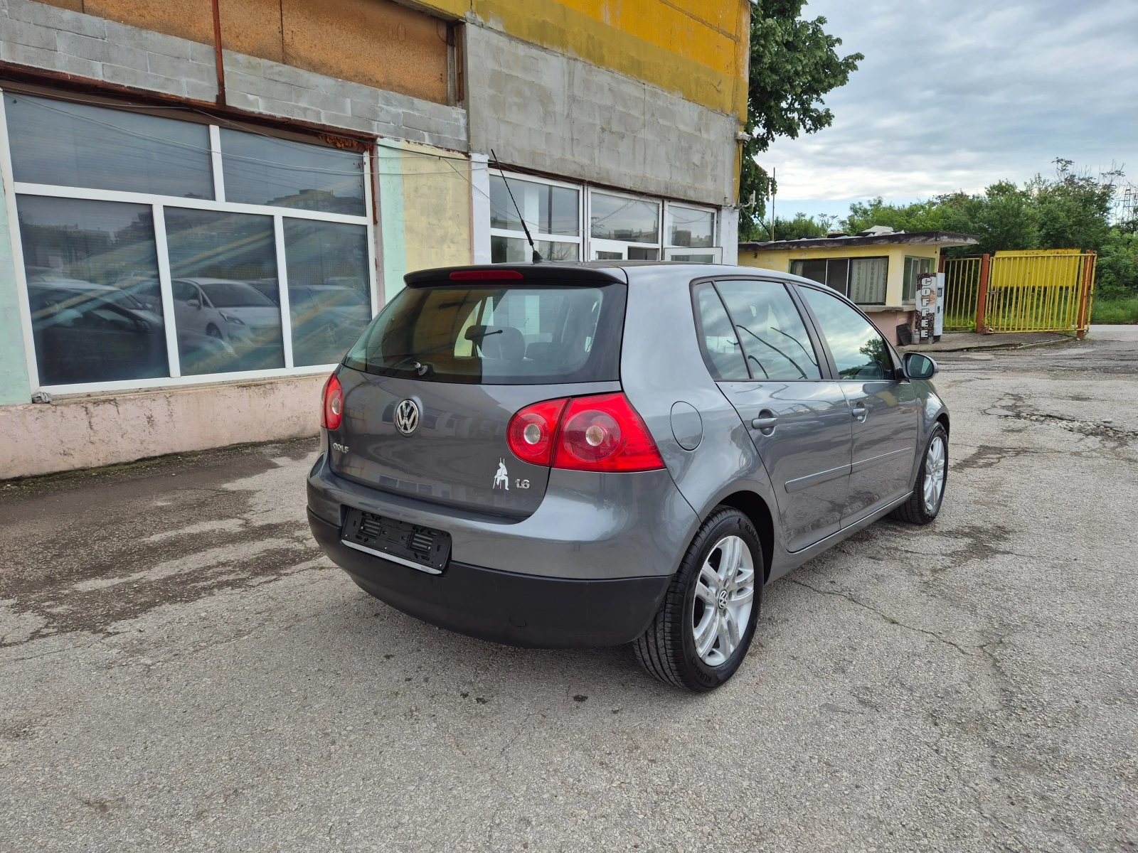 VW Golf 1.6I KLIMA ITALY УНИКАТ, снимка 5 - Автомобили и джипове - 54544052