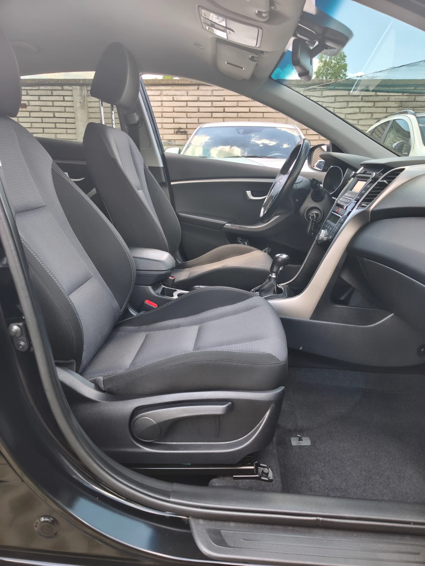 Hyundai I30 1.6 facelift , снимка 6 - Автомобили и джипове - 54687924
