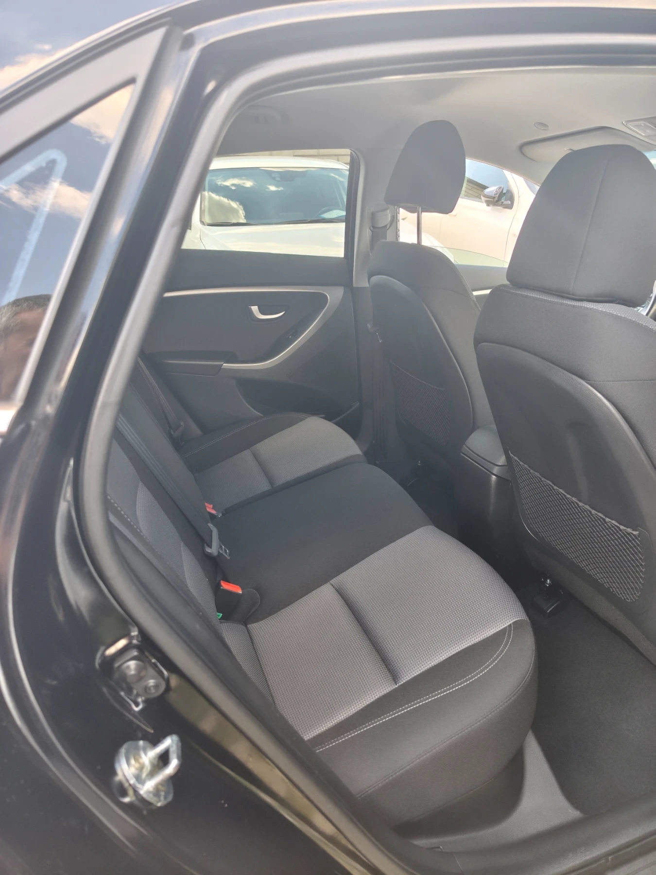 Hyundai I30 1.6 facelift , снимка 8 - Автомобили и джипове - 54687924