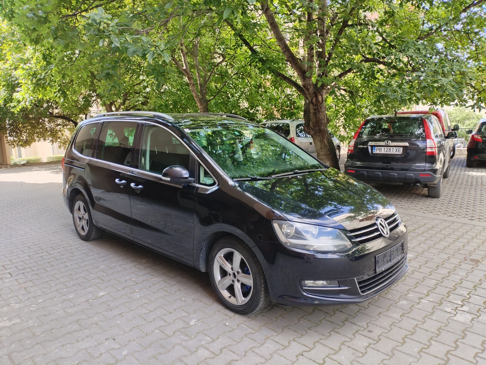 VW Sharan 2.0 ТДИ 140кс 6ск Hi-line 7места , снимка 3 - Автомобили и джипове - 54979460