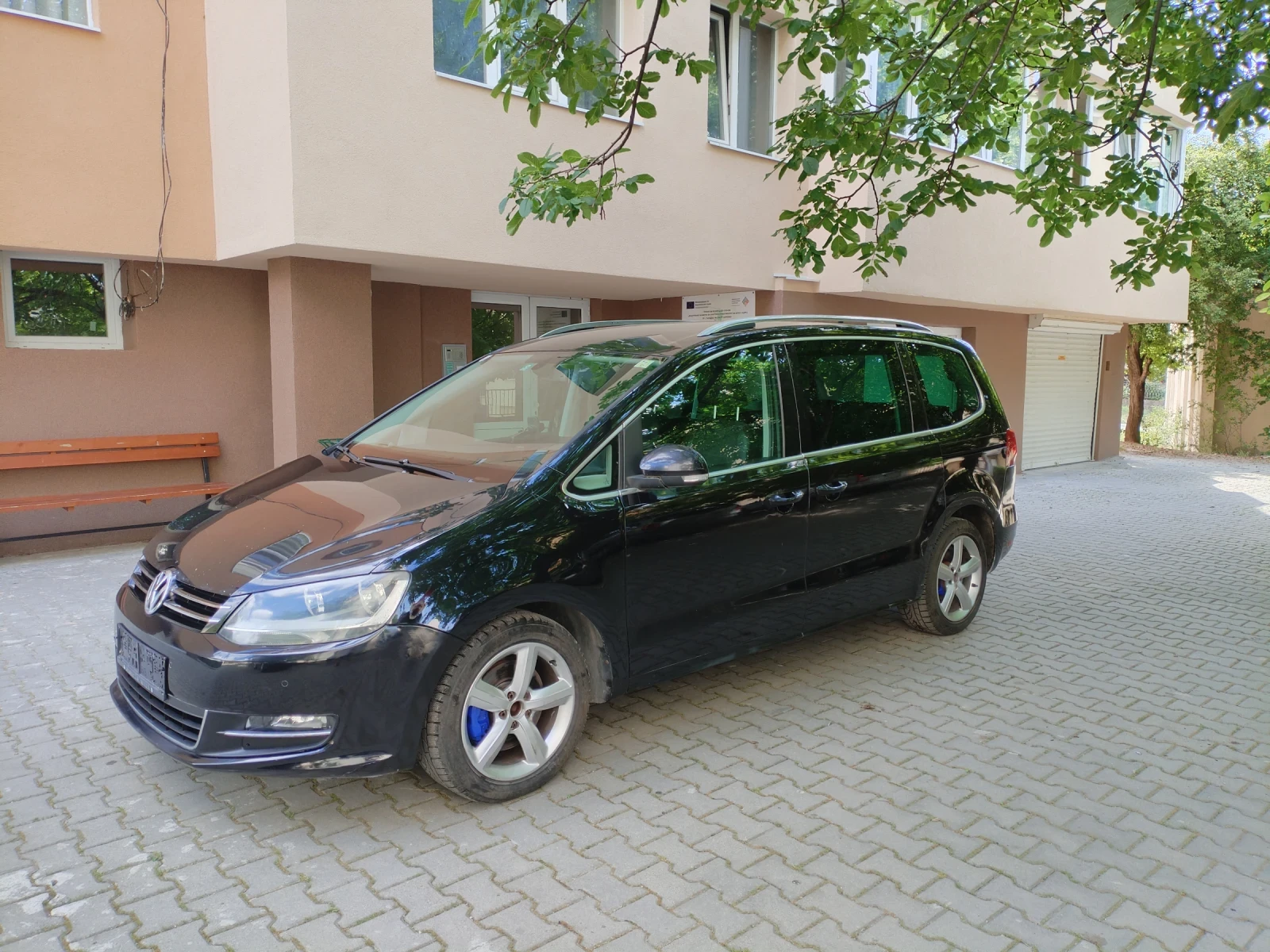 VW Sharan 2.0 ТДИ 140кс 6ск Hi-line 7места , снимка 2 - Автомобили и джипове - 54979460