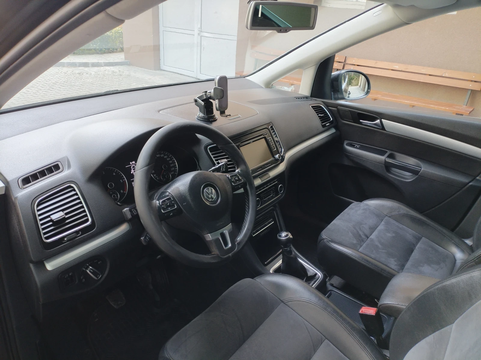 VW Sharan 2.0 ТДИ 140кс 6ск Hi-line 7места , снимка 12 - Автомобили и джипове - 54979460