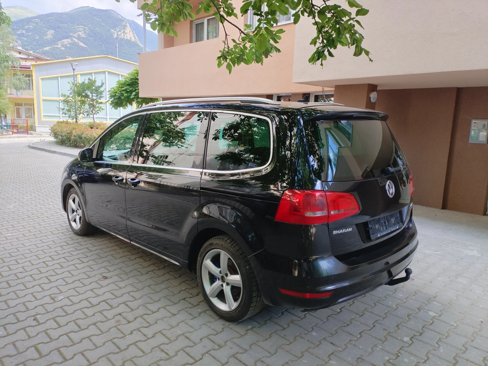 VW Sharan 2.0 ТДИ 140кс 6ск Hi-line 7места , снимка 6 - Автомобили и джипове - 54979460