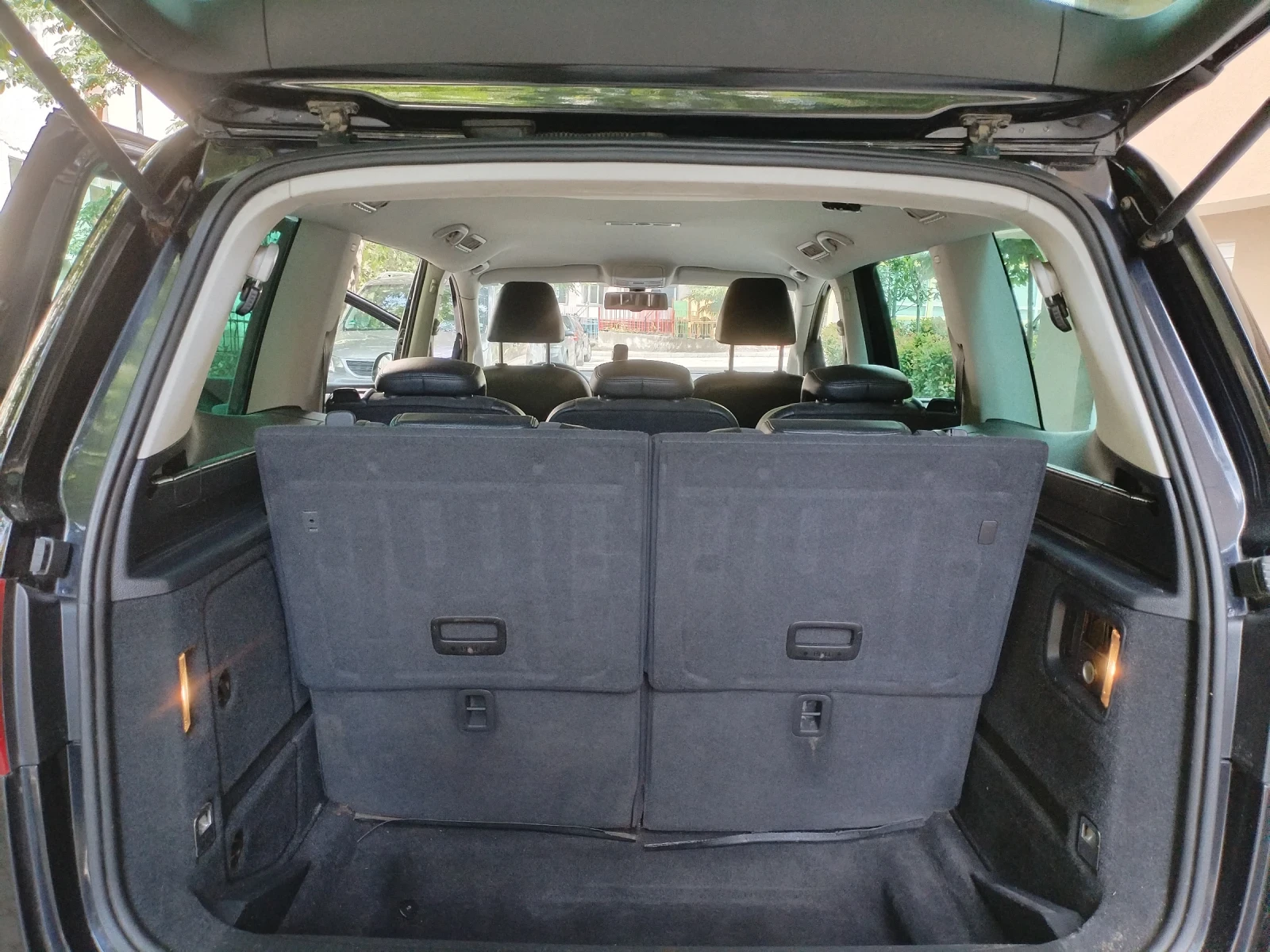 VW Sharan 2.0 ТДИ 140кс 6ск Hi-line 7места , снимка 15 - Автомобили и джипове - 54979460