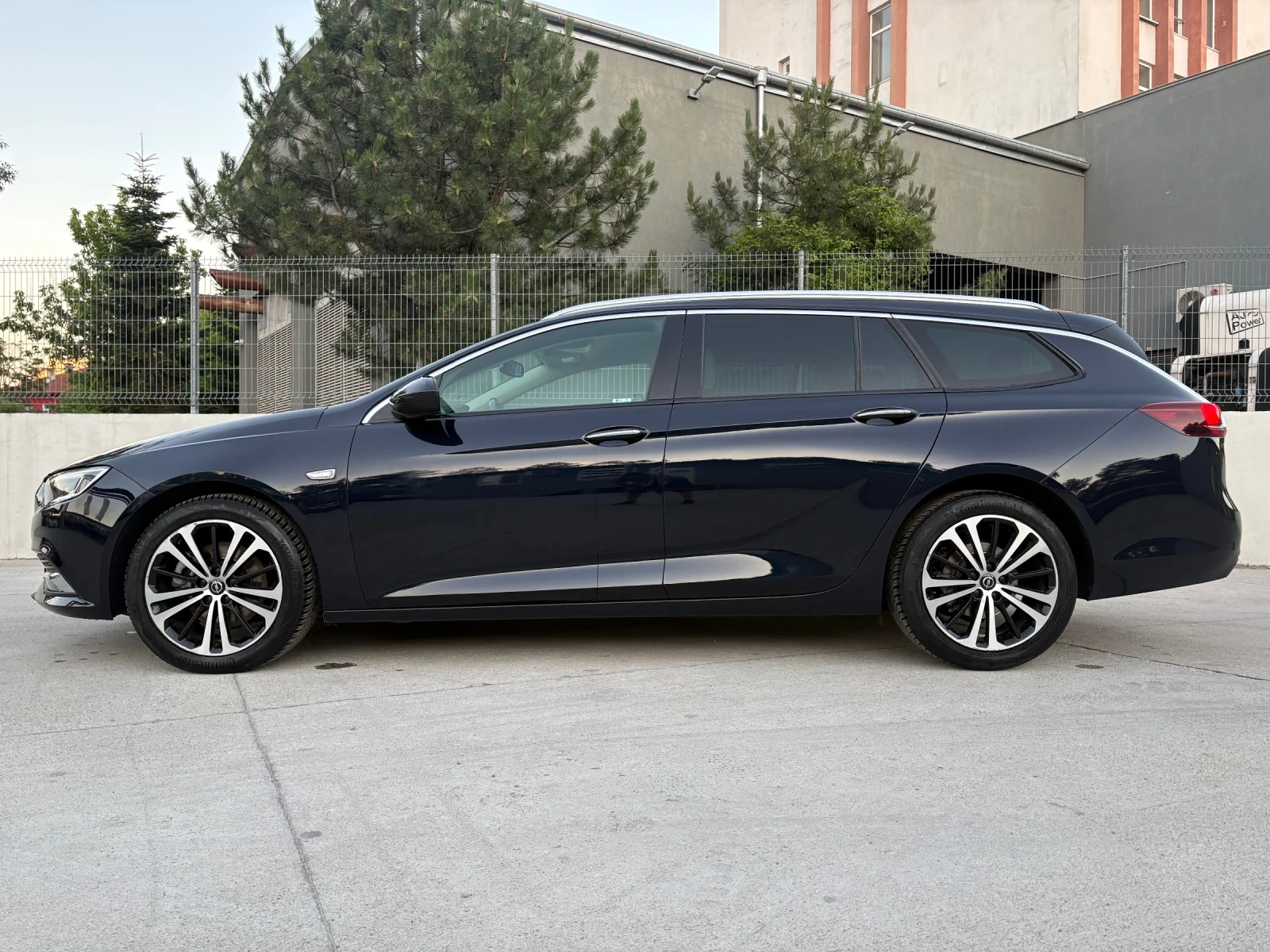Opel Insignia Exclusive Sport Tourer 2.0CDTI 170kc 126x km!!!, снимка 3 - Автомобили и джипове - 55073088