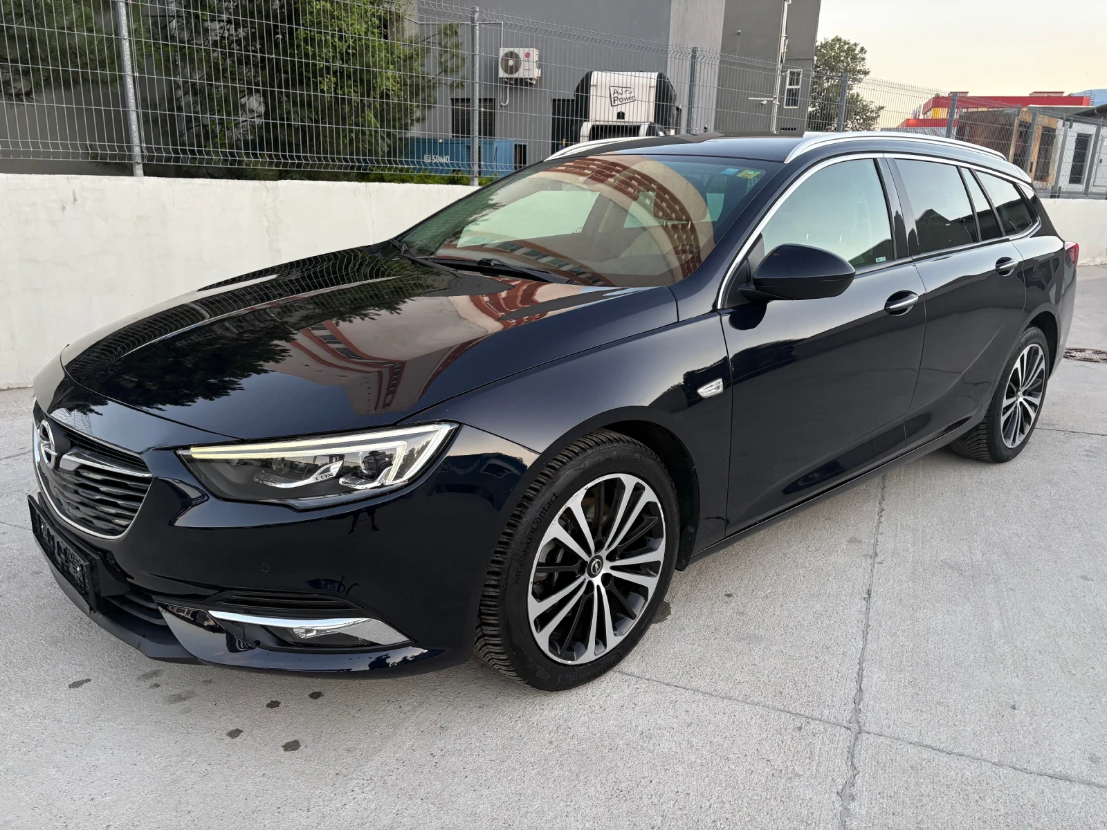 Opel Insignia Exclusive Sport Tourer 2.0CDTI 170kc 126x km!!!, снимка 2 - Автомобили и джипове - 55073088