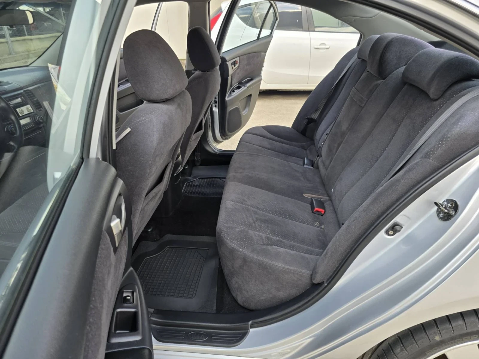 Kia Magentis 2.0CRDI, снимка 16 - Автомобили и джипове - 55140635