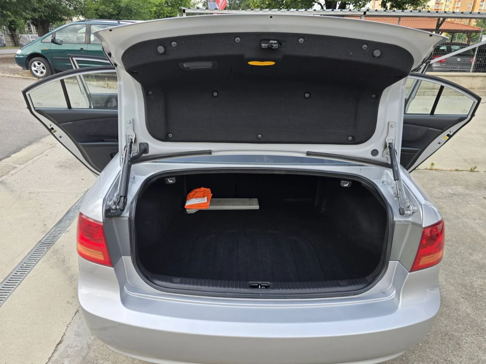 Kia Magentis 2.0CRDI, снимка 13 - Автомобили и джипове - 55140635