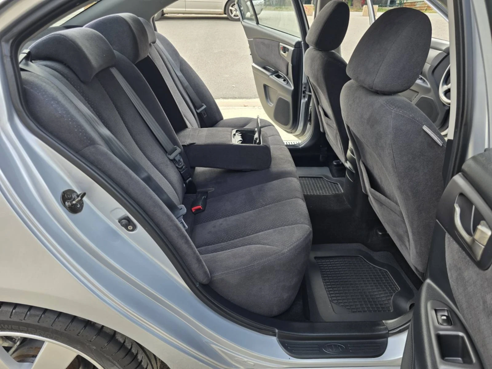 Kia Magentis 2.0CRDI, снимка 11 - Автомобили и джипове - 55140635