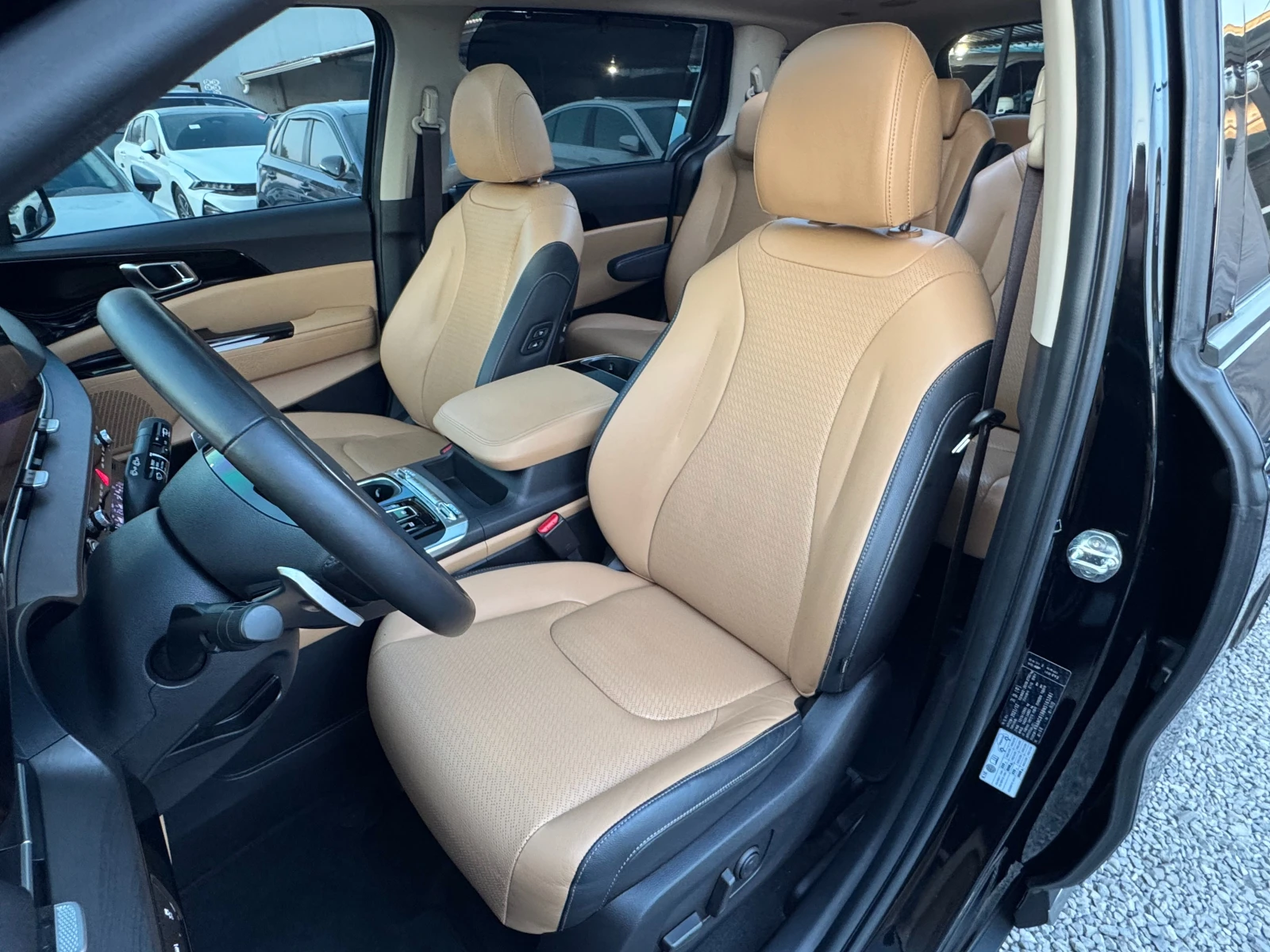 Kia Carnival 2.2 CRDi ! Noblesse ! 8+ 1 !, снимка 7 - Автомобили и джипове - 55655529