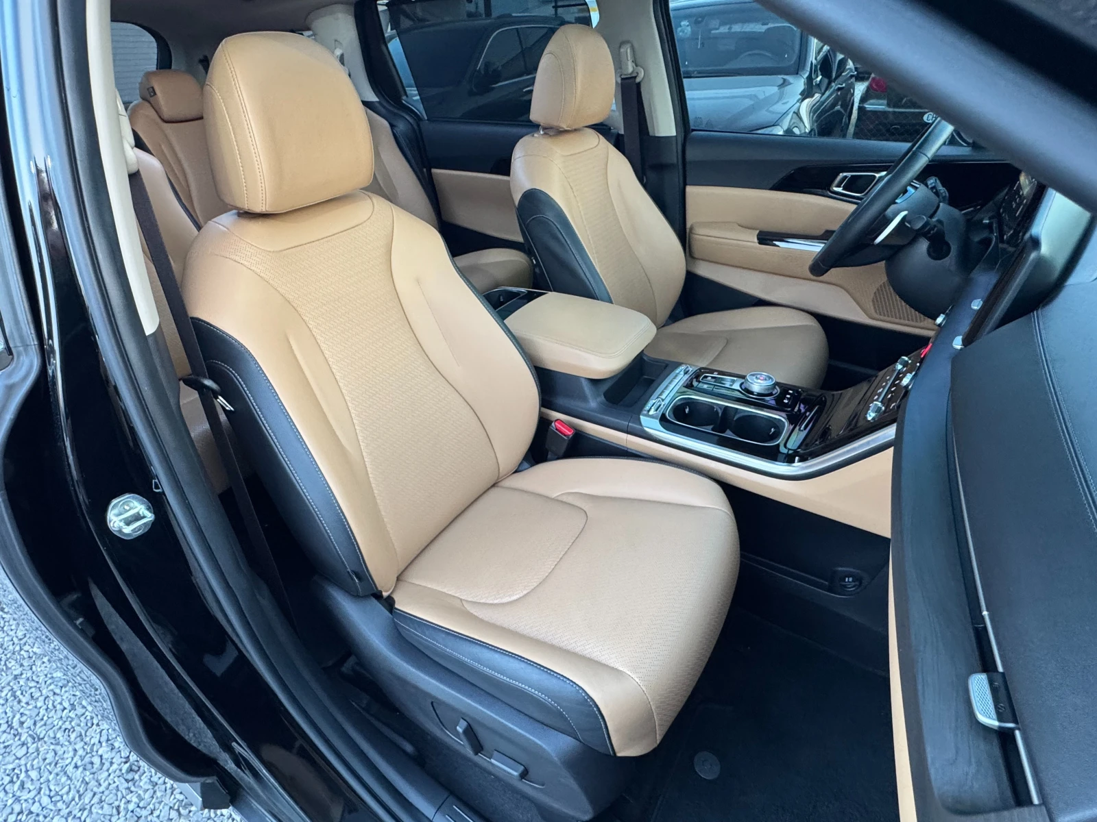 Kia Carnival 2.2 CRDi ! Noblesse ! 8+ 1 !, снимка 10 - Автомобили и джипове - 55655529