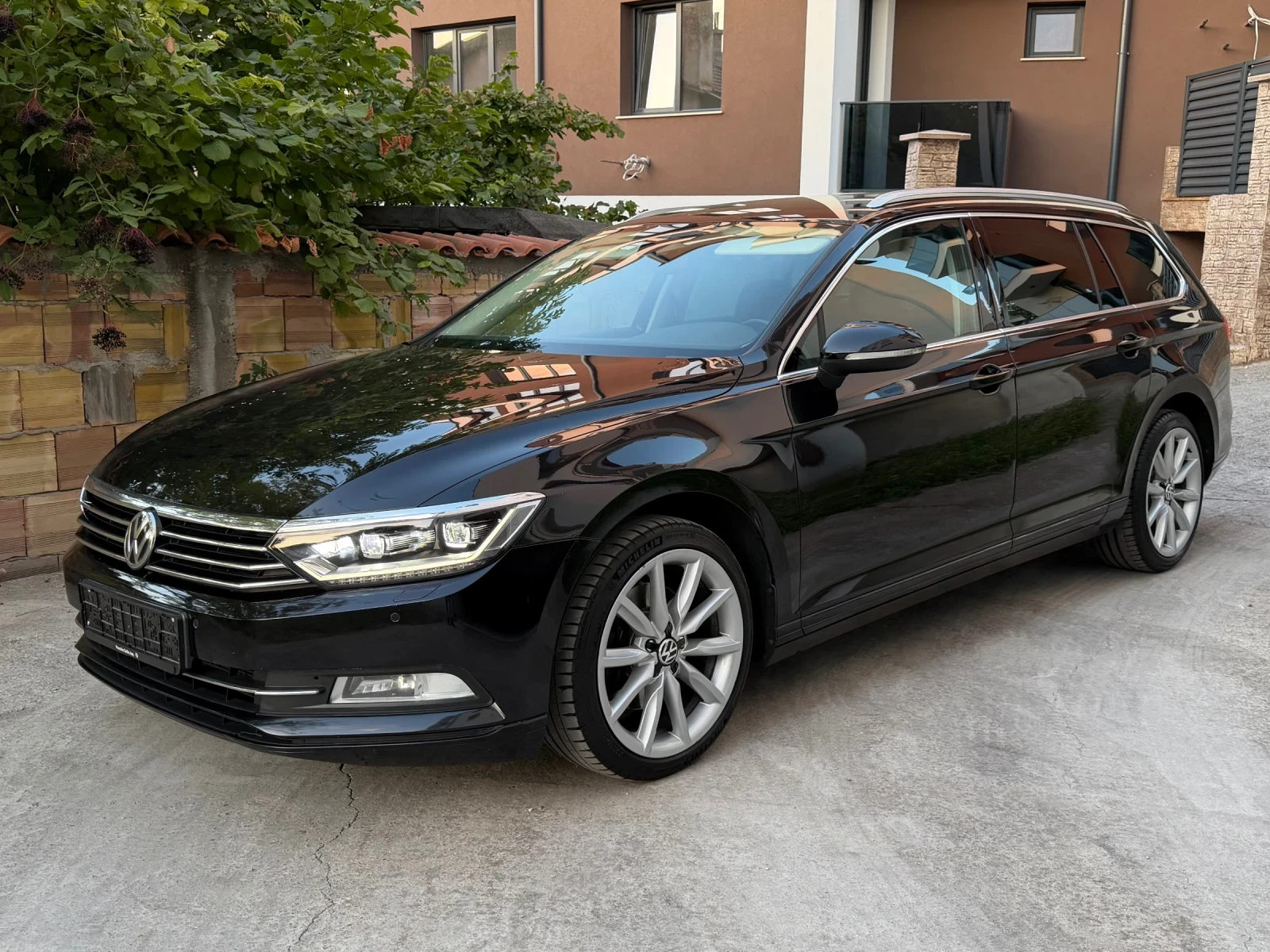 VW Passat 2.0TDi/190hp/DSG/R-Line/DYNAUDIO/DIGITAL/DISTRONIC, снимка 3 - Автомобили и джипове - 55668040